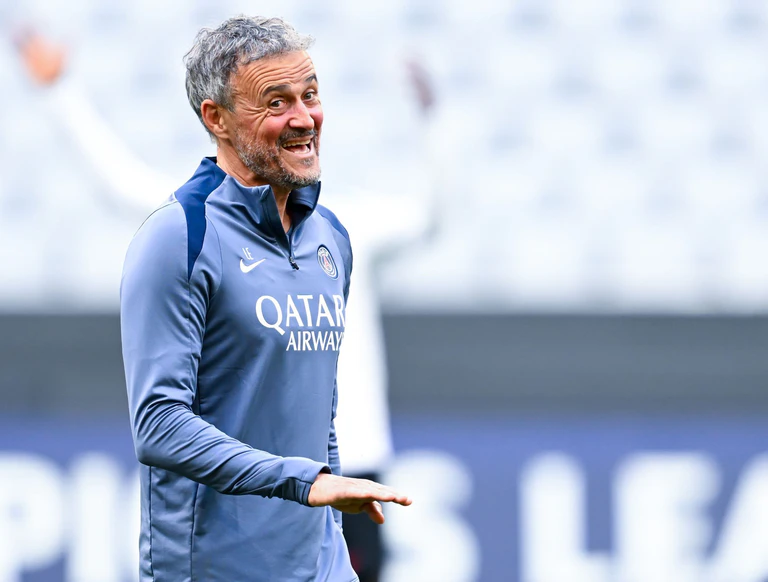 Luis Enrique beim Abschlusstraining in der Allianz Arena. Da, wo er mit Paris vor einem Jahr den Champions-League-Titel gewann. — © Sven Hoppe/dpa