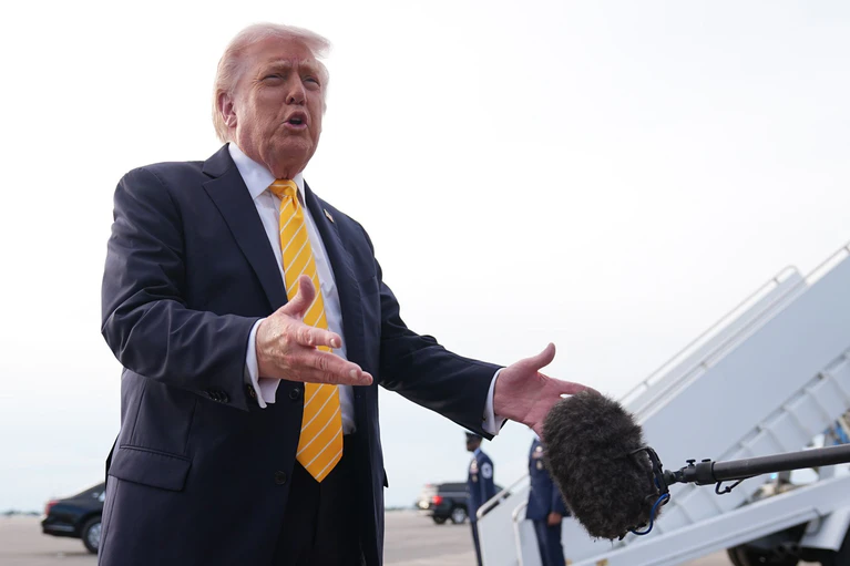 Trump bekräftigt: Die Truppenstärke in Deutschland soll deutlich reduziert werden.  — © Matt Rourke/AP/dpa