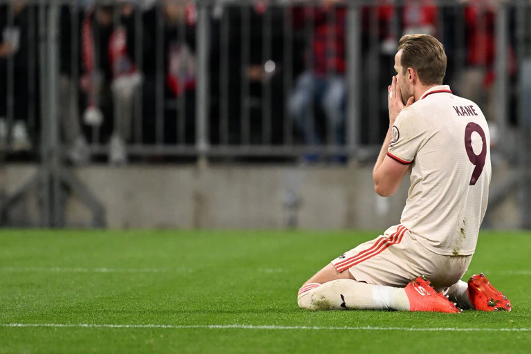 Vergab eine Mega-Chance zur Bayern-Führung: Harry Kane. — © Sven Hoppe/dpa