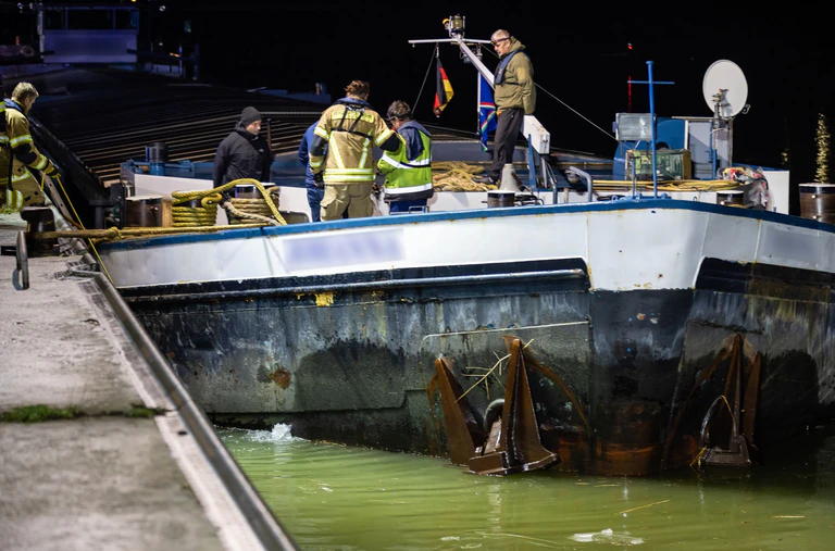 Das Schiff wurde im Fürther Hafen vertäut. (Archivbild) — © David Oßwald/News5/dpa