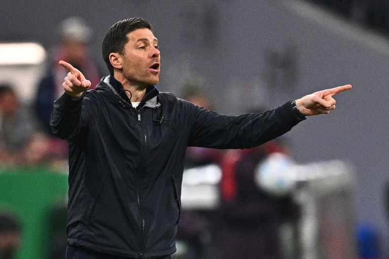 Leverkusens Trainer Xabi Alonso hat eine starke Bilanz gegen den FC Bayern. — © Tom Weller/dpa