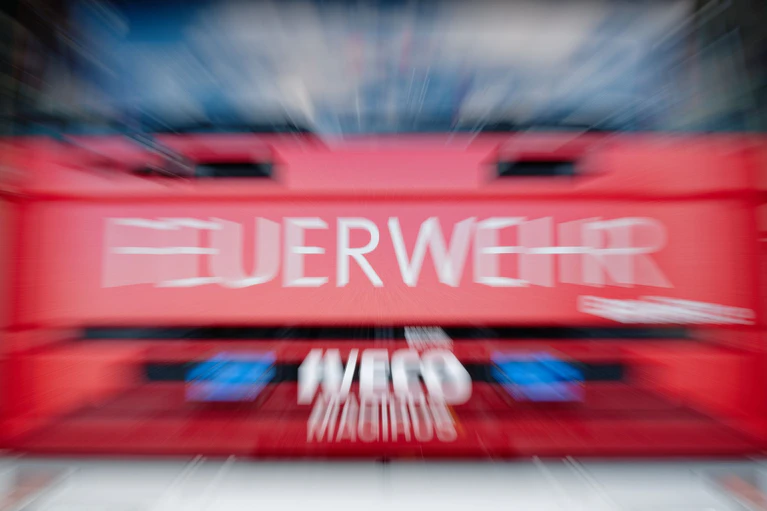 Die Feuerwehr wurde in der Nacht alarmiert. (Symbolbild) — © Uwe Anspach/dpa