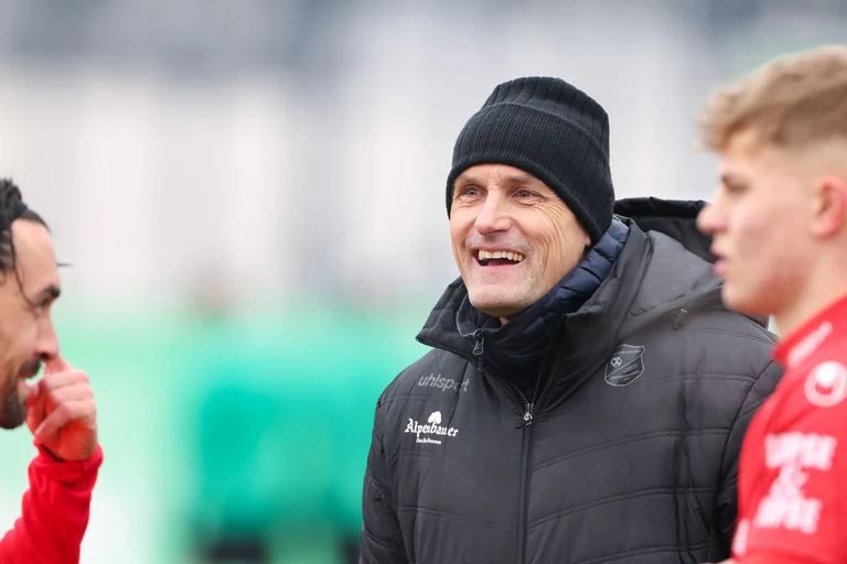 Soll Unterhaching vor dem Absturz in die Regionalliga bewahren: Trainer-Rückkehrer Heiko Herrlich. — © Daniel Löb/dpa
