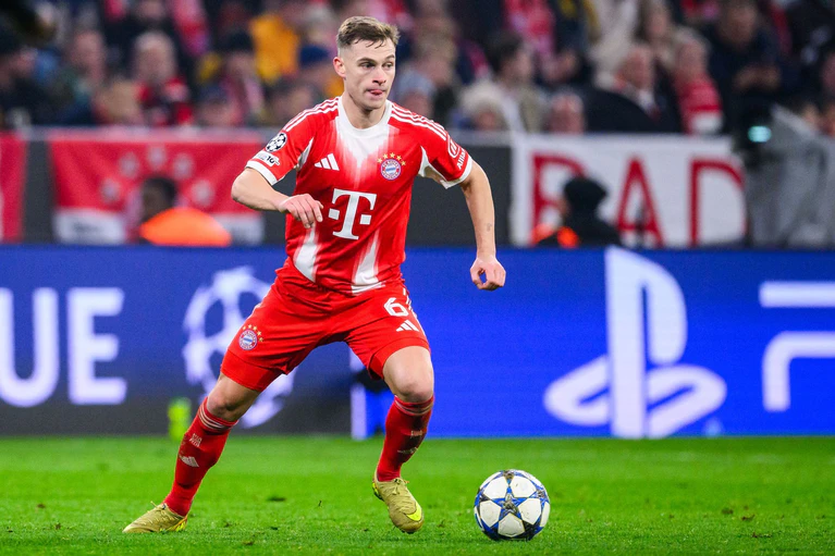 Joshua Kimmich fehlt dem FC Bayern zum Trainingsstart. (Archivbild) — © Tom Weller/dpa
