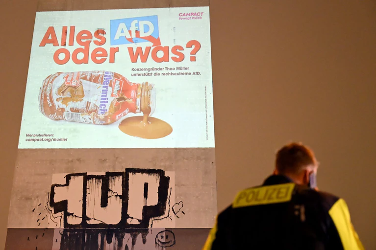 Der Verein Campact will bundesweit gegen die Nähe des Molkerei-Unternehmers Theo Müller zu AfD-Chefin Alice Weidel demonstrieren. — © Lilli Förter/dpa