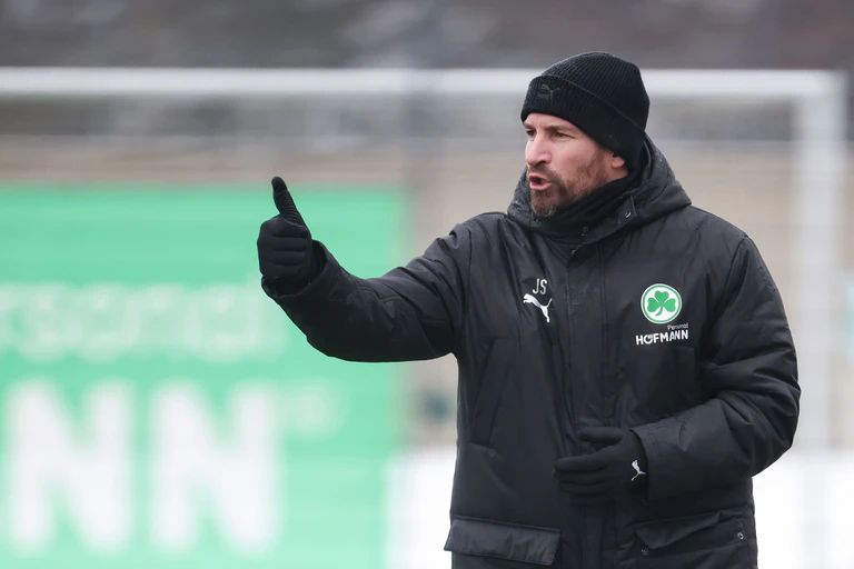 Jan Siewert sah sein Team vor allem in der Schlussphase stark. — © Daniel Löb/dpa