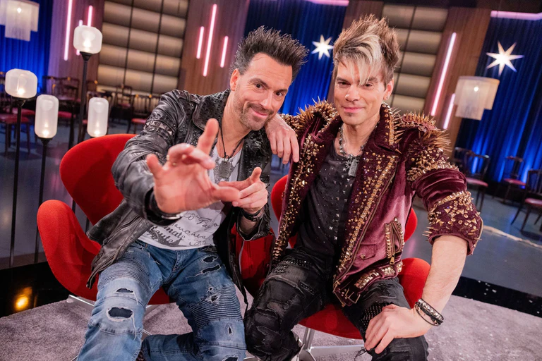 Die Brüder Andreas und Chris Ehrlich, bekannt als «Ehrlich Brothers», komplettieren das neue Team der RTL-Show. (Archivbild) — © Rolf Vennenbernd/dpa