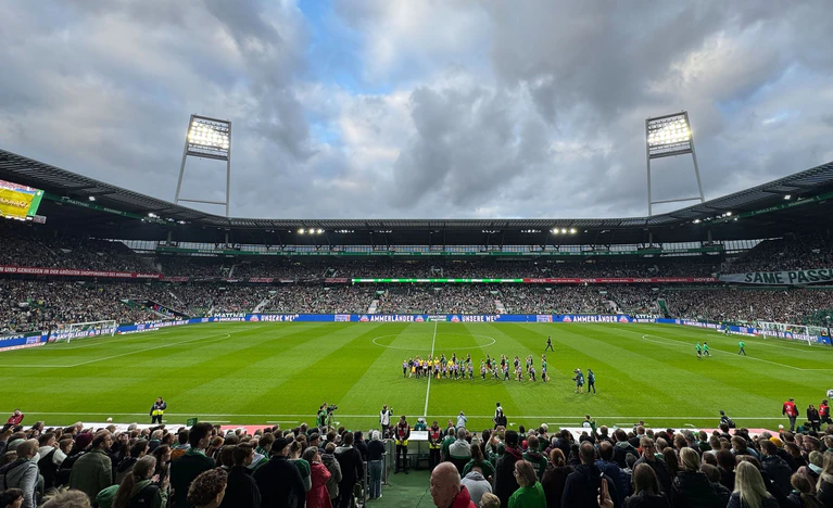 Volles Haus im Nordderby. — © Carmen Jaspersen/dpa