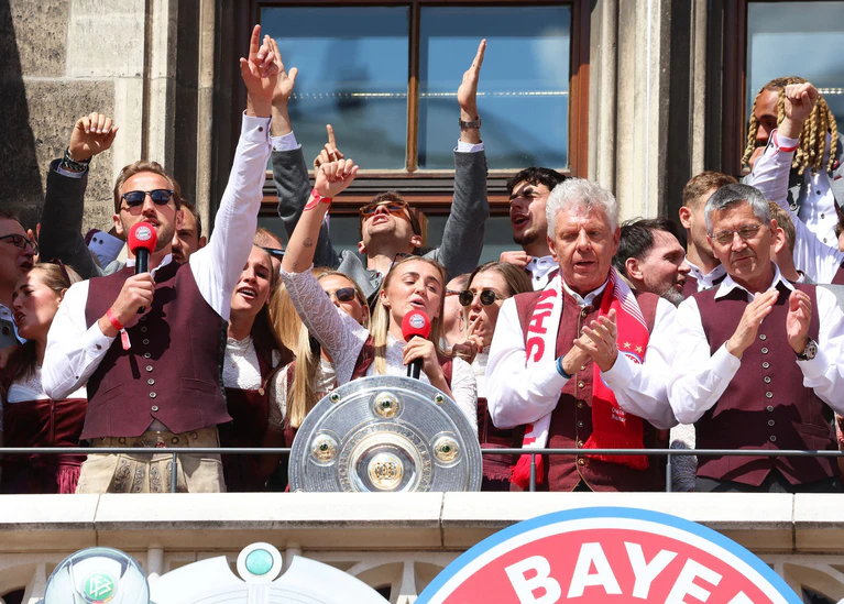 Beim FC Bayern saß Dieter Reiter (Mitte, rechts) erst im Verwaltungsrat und sollte nun auch in den Aufsichtsrat aufrücken. (Archivbild) — © Karl-Josef Hildenbrand/dpa