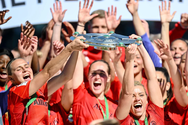 Die Fußballerinnen des FC Bayern sind wie ihre Club-Kollegen sportlich und beim Umsatz die Nummer eins Deutschland. (Archivbild) — © Harry Langer/dpa