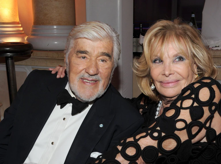 Mario Adorf mit seiner Ehefrau Monique. (Archivbild) — © Ursula Düren/dpa