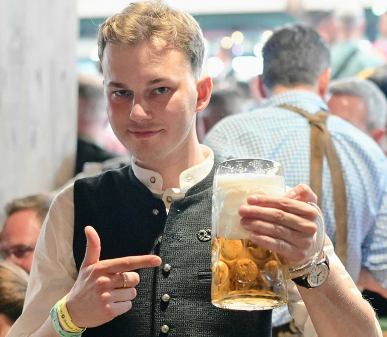 Sean Riesewell war das erste Mal auf der Wiesn. — © dpa