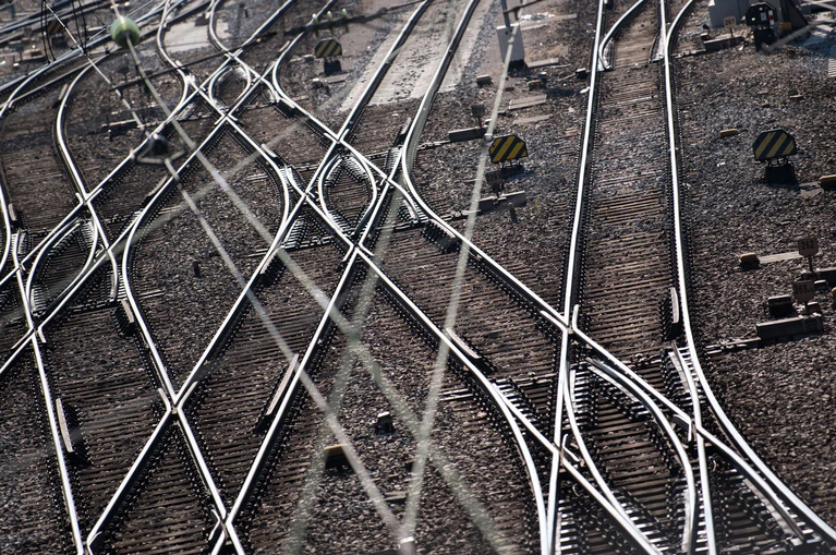Der Zug fuhr beim Rangieren laut Bundespolizei in einen gesperrten Gleisbereich. (Symbolbild) — © Sven Hoppe/dpa