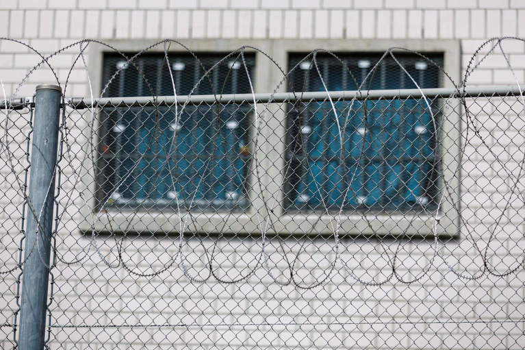 Der Großteil der Haftplätze in Bayern war in diesem Jahr belegt. (Symbolbild) — © Daniel Karmann/dpa