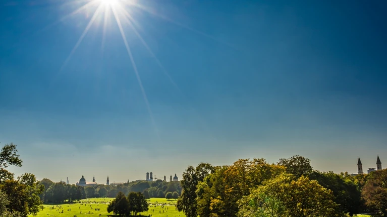München Sonne Sommer Englischer Garten — © Bild: StreetFlash / IStock