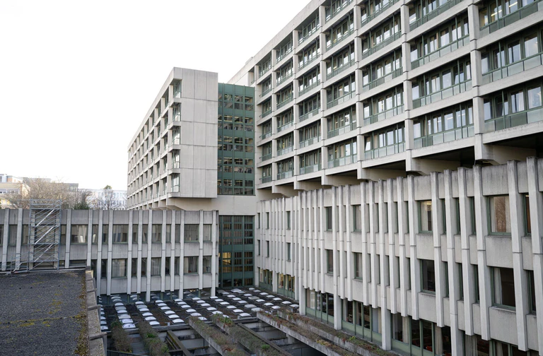 Das alte  Strafjustizzentrum. (Archivbild)  — © Lukas Barth/dpa