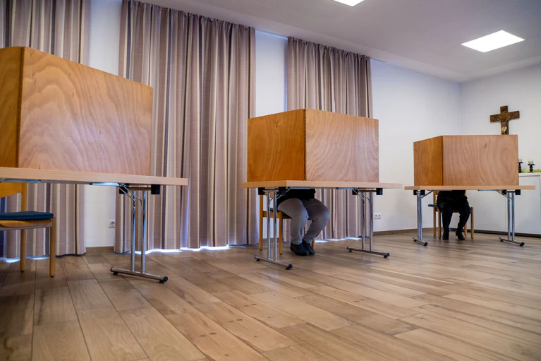 Vor allem in den kreisfreien Städten stehen häufig Stichwahlen an.  — © Pia Bayer/dpa