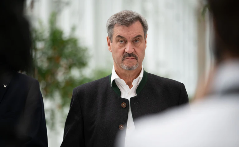 Markus Söder will den bayerischen Staat in den nächsten 15 Jahren deutlich schlanker machen (Archivbild).  — © Leonie Asendorpf/dpa