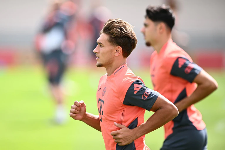 Setzt sich Tom Bischof als junger Spieler durch? — © Harry Langer/dpa