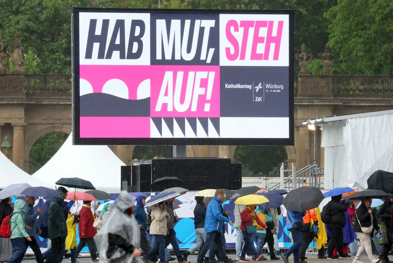 Das Motto lautet: «Hab' Mut, steh' auf!» — © Karl-Josef Hildenbrand/dpa