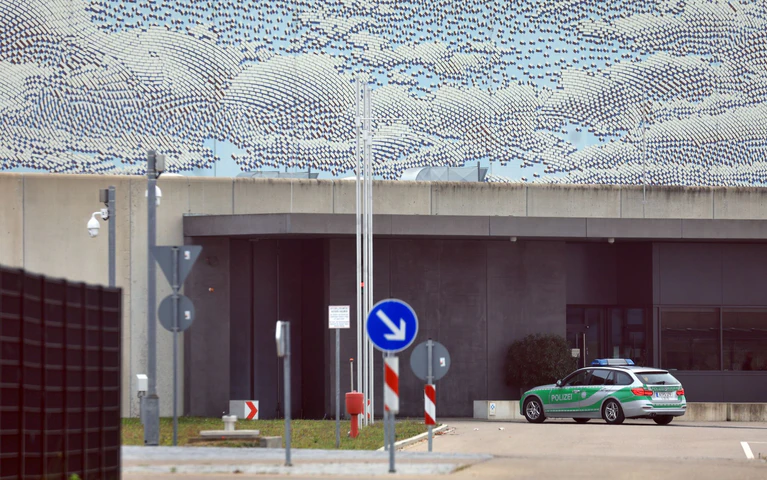 Gegen mehrere Mitarbeiter wurde ein Betretungsverbot verhängt. — © Karl-Josef Hildenbrand/dpa