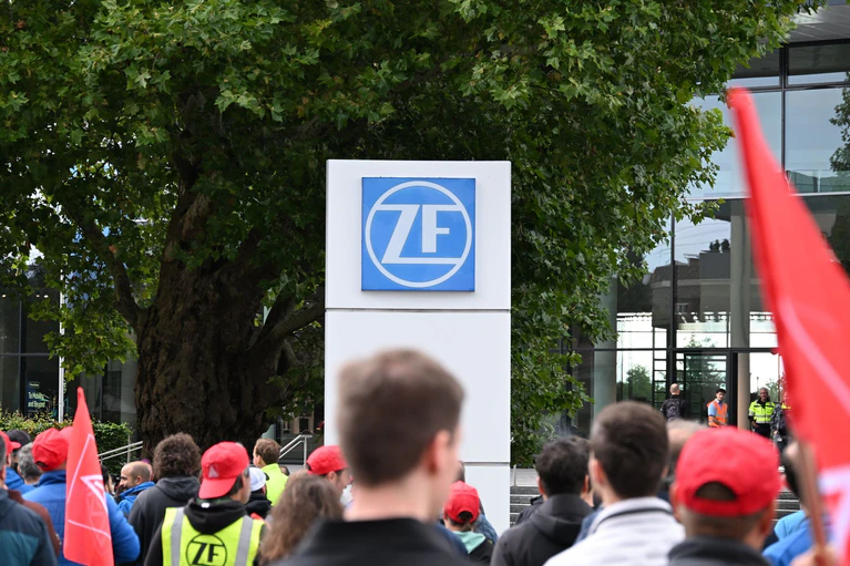 In den kommenden Wochen wird über die Zukunft der ZF-Kernsparte verhandelt. (Archivbild) — © Felix Kästle/dpa