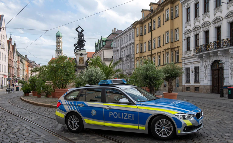 Auf Augsburgs bekanntester Partymeile, der Maximilianstraße, soll es zu einer homophoben Gewalttat gekommen sein. (Archivbild) — © Stefan Puchner/dpa