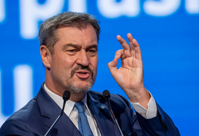 Geht es nach dem CSU-Chef Söder - muss Kanzler Scholz die Vertrauensfrage im Bundestag nicht erst im Januar, sondern sofort stellen. (Archivbild) — © Peter Kneffel/dpa