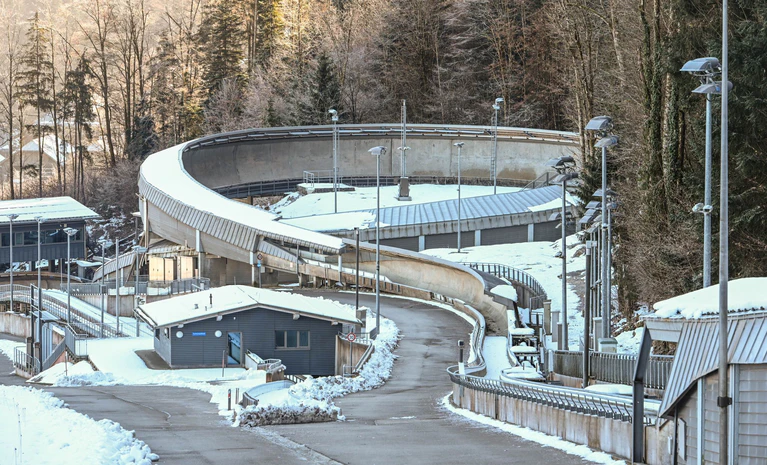 Der Wiederaufbau der Bahn soll Ende November beginnen. — © Tobias Hase/dpa