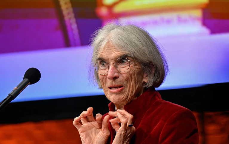 Eine "Lügnerin und Diebin" - so sieht Donna Leon sich selbst.  — © Uwe Lein/dpa