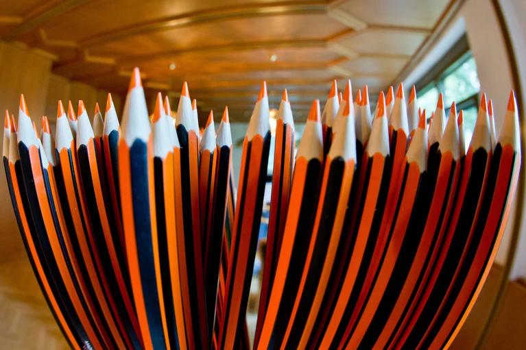 Stifte fürs Malen und Zeichnen werden nach Ansicht der Hersteller als Gegenwelt zum Digitalen eine Zukunft haben. (Symbolbild) — © picture alliance / dpa