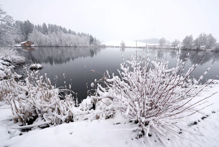 Insbesondere in den Alpen erwartet der Wetterdienst Neuschnee.  — © Karl-Josef Hildenbrand/dpa