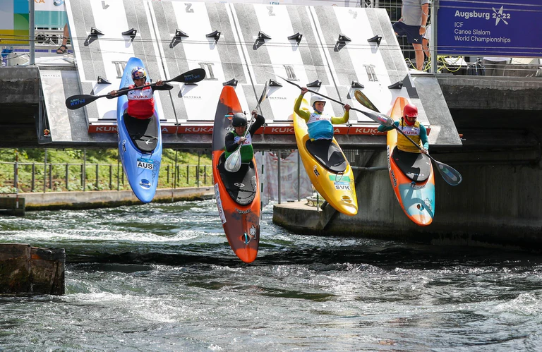 Auf dem Augsburger Eiskanal finden immer wieder internationale Wettkämpfe statt (Archivbild). — © Christian Kolbert/Kolbert-Press/dpa