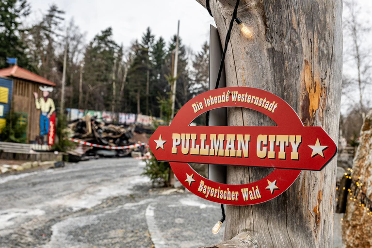 Die Westernstadt Pullman City lockt jährlich zahlreiche Westernfans an. (Archivbild) — © Armin Weigel/dpa