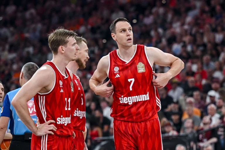Münchens Johannes Voigtmann stemmte sich gegen die nächste EuroLeague-Niederlage. — © Harry Langer/dpa