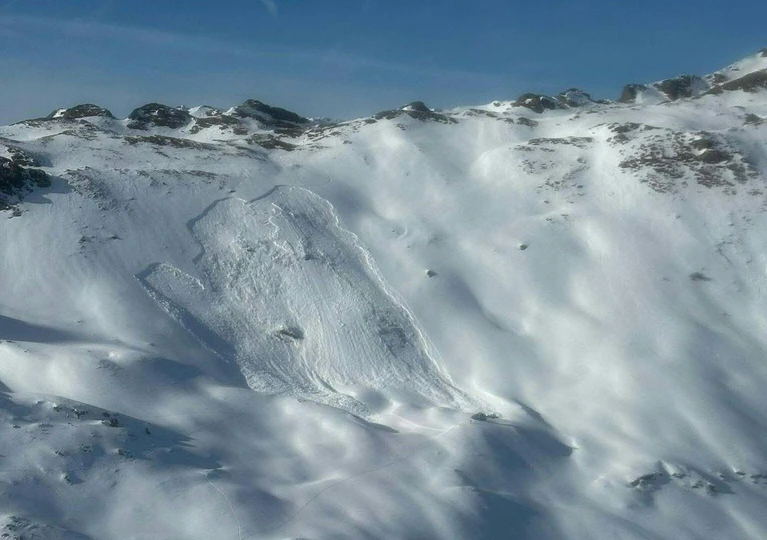 Im Raum Bad Hofgastein gab es einen Lawinenabgang - eine Frau starb in den Schneemassen.  — © Unbekannt/BERGRETTUNG SALZBURG/APA/dpa