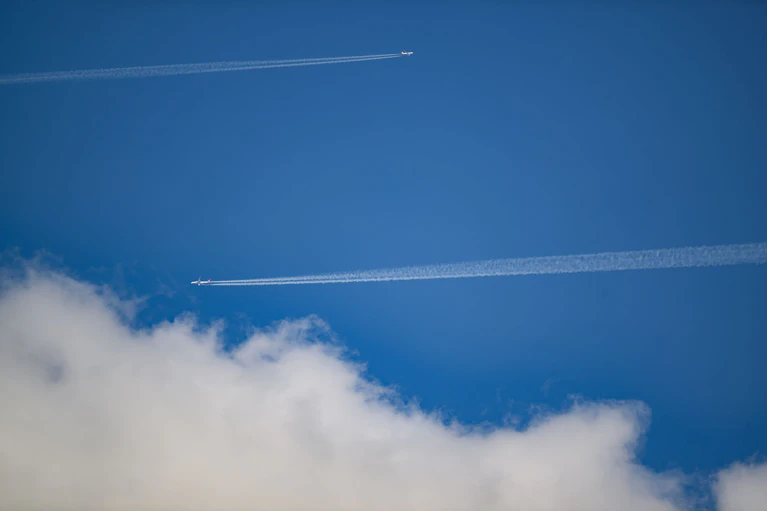 Weil er stark betrunken war, durfte ein 62-Jähriger nicht nach Hause fliegen. (Symbolbild) — © Robert Michael/dpa