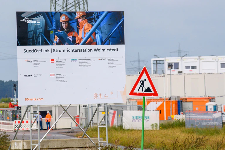 Der bayerische Abschnitt der Stromtrasse Südostlink wird rein als Erdkabel verlegt. (Archivbild) — © Klaus-Dietmar Gabbert/dpa