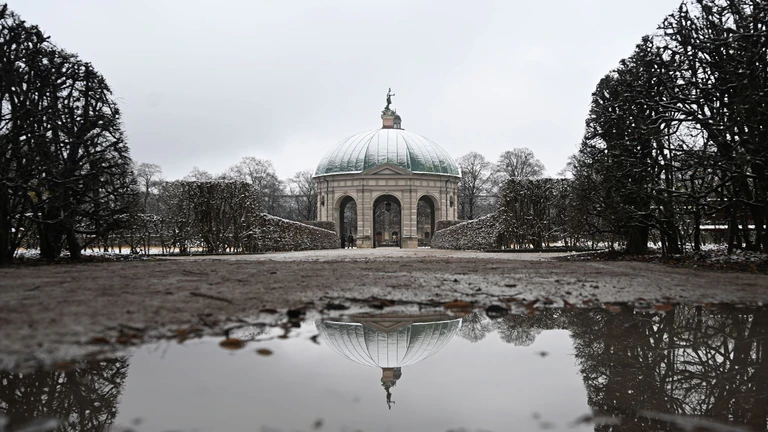 Ungemütliches Wetter in München. (Archivbild) — © Felix Hörhager/dpa