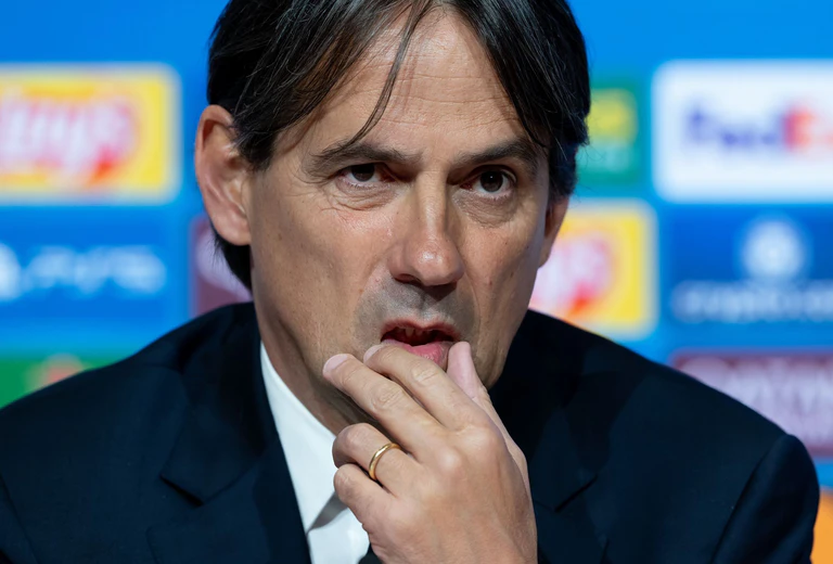 Simone Inzaghi spricht in der Münchner Arena über den FC Bayern. — © Sven Hoppe/dpa