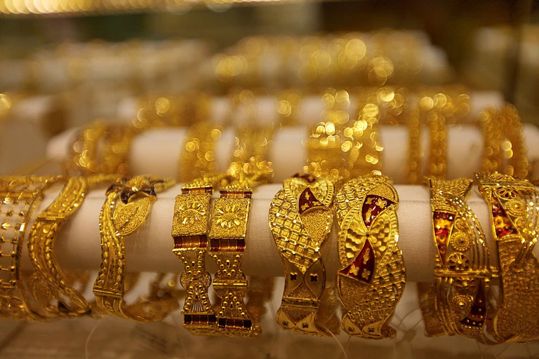 Acht Kilo Goldschmuck fand die Polizei. (Symbolbild) — © picture alliance / Piyal Adhikary/EPA/dpa