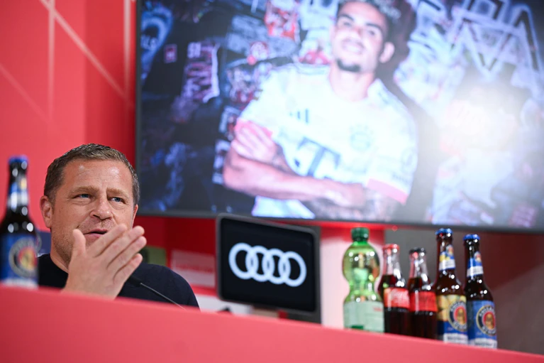 Wehrt sich gegen Kritik: Sportvorstand Max Eberl. — © Harry Langer/dpa