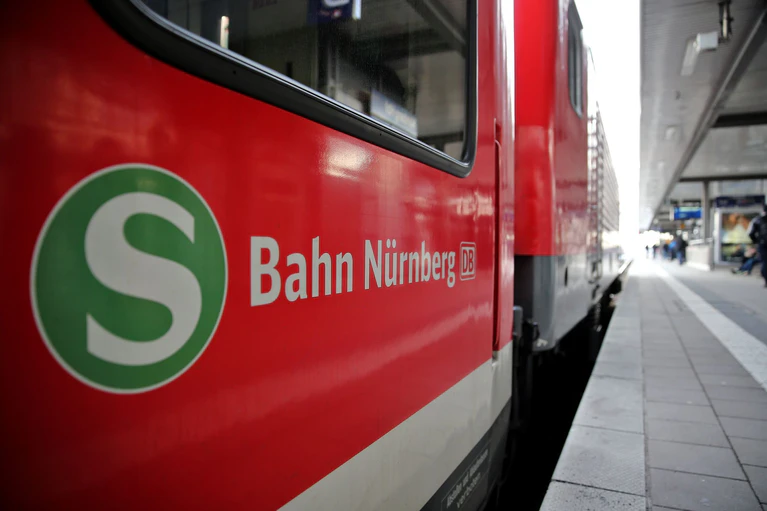 Ausgerechnet zum Schulstart meldet die S-Bahn Probleme. (Symbolbild) — © Daniel Karmann/dpa