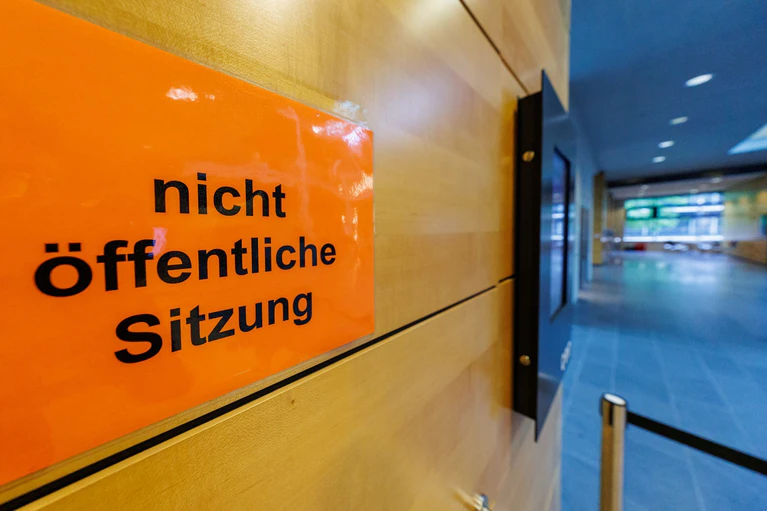 Fast 31 Jahre nach dem gewaltsamen Tod eines Mädchens in Unterfranken stehen vor dem Landgericht Würzburg die Plädoyers an. (Symbolbild) — © Daniel Karmann/dpa