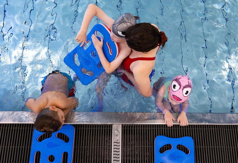 Viele Kinder lernen zu spät und nicht gut genug schwimmen. (Symbolbild) — © Sven Hoppe/dpa