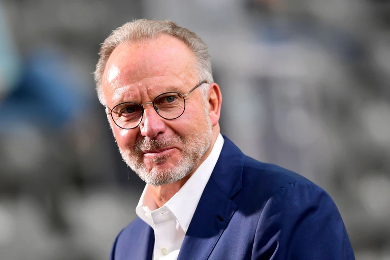 Karl-Heinz Rummenigge zieht trotz des vorzeitigen Ausscheidens des FC Bayern ein positives Fazit der Club-WM. — © Robert Michael/dpa-Zentralbild/Pool/dpa