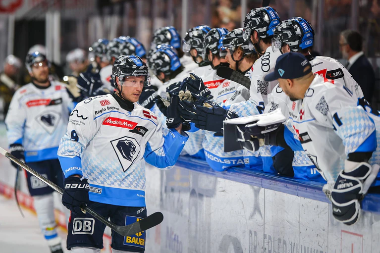 Unter anderem Myles Powell spielt auch kommende Saison beim ERC Ingolstadt.  — © Daniel Karmann/dpa