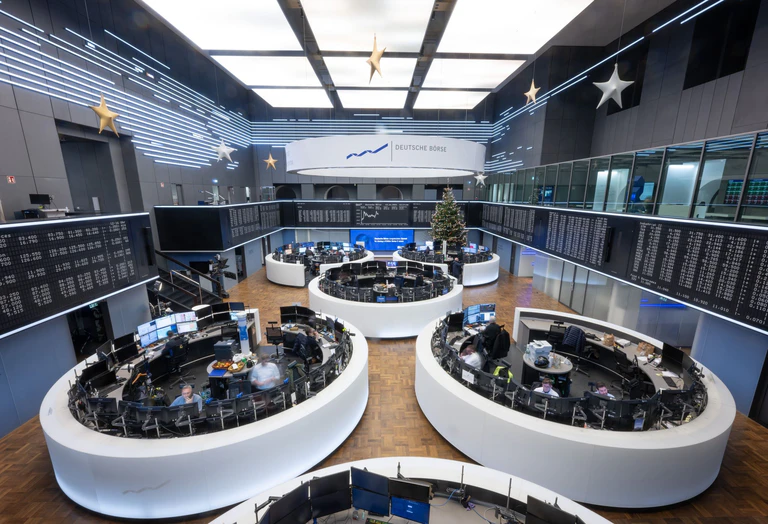 Frankfurter Börse: Unter den 100 wertvollsten Börsenkonzernen der Welt sind nur drei deutsche (Archivbild). — © Boris Roessler/dpa