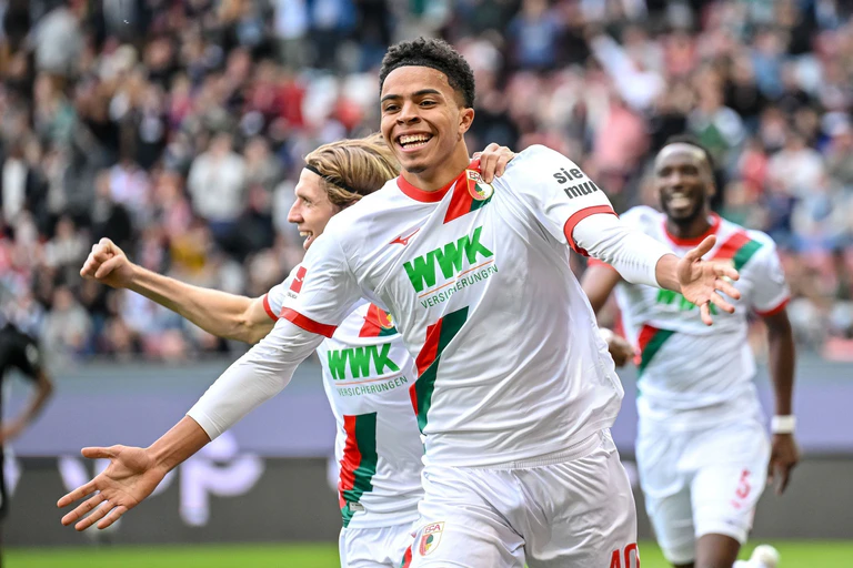 Noahkai Banks bejubelt sein erstes Bundesliga-Tor. — © Harry Langer/dpa