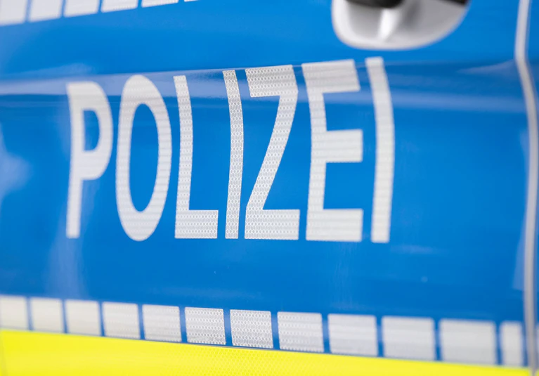 Der Täter brach über ein Fenster in das Restaurant ein. (Symbolbild) — © Boris Roessler/dpa